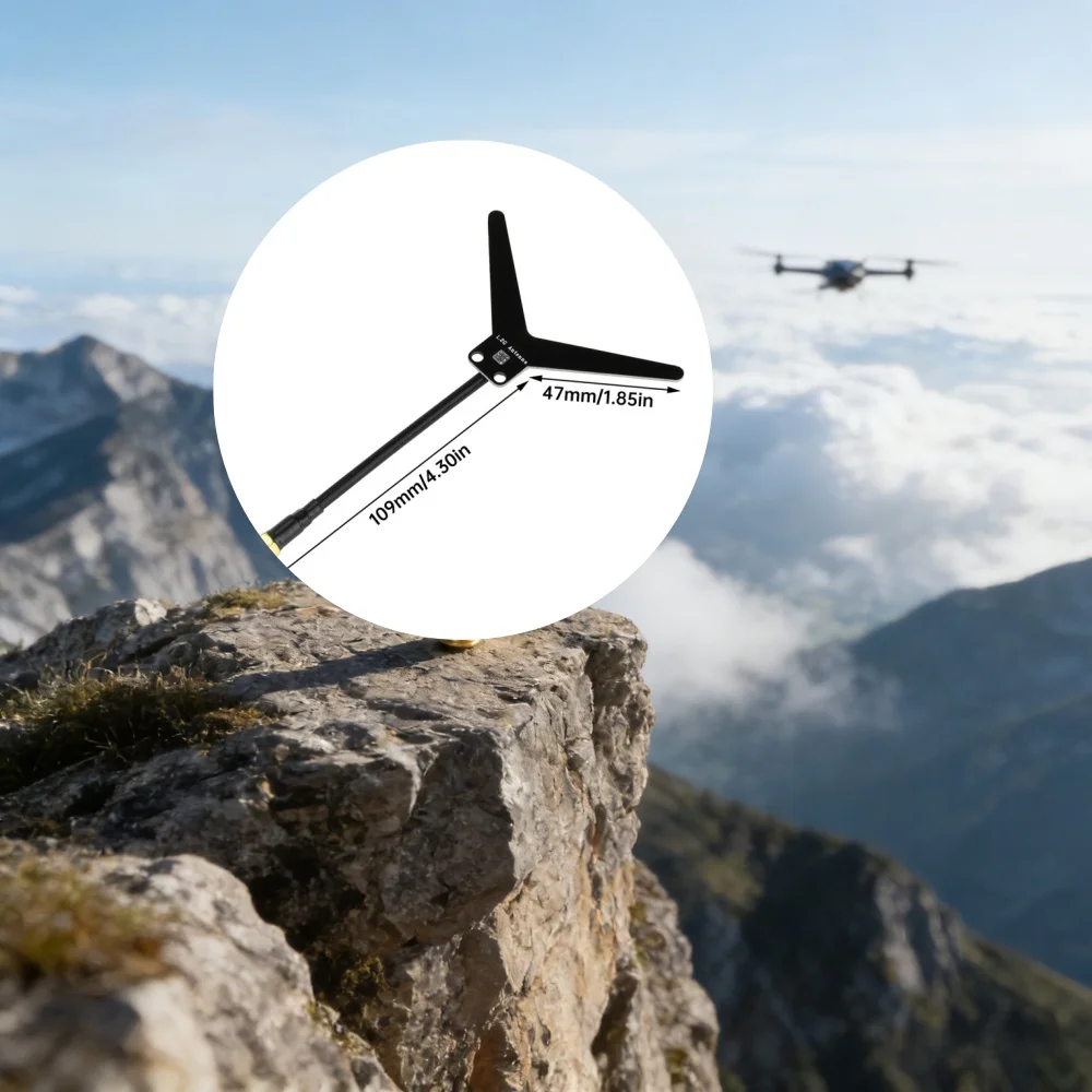 Antenne de transmission vidéo 1.2GHz 2dBi SMA femelle 50W pour drone FPV, montée sur un émetteur.