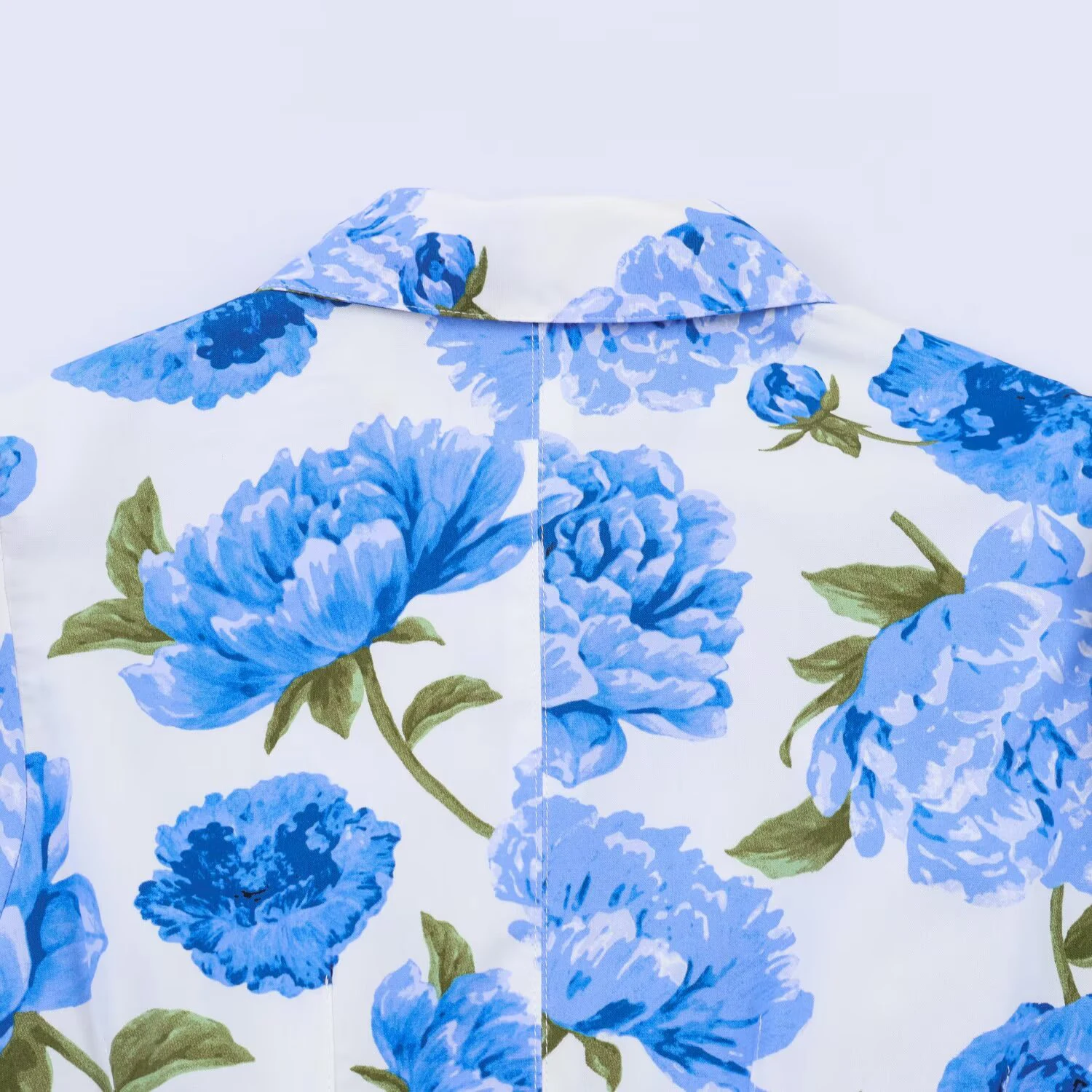 Frühlings-Neuheit Damen Strandurlaub-Stil Hemd mit Umlegekragen Puffärmeln und Blumenmuster aus Popeline – Detail 7