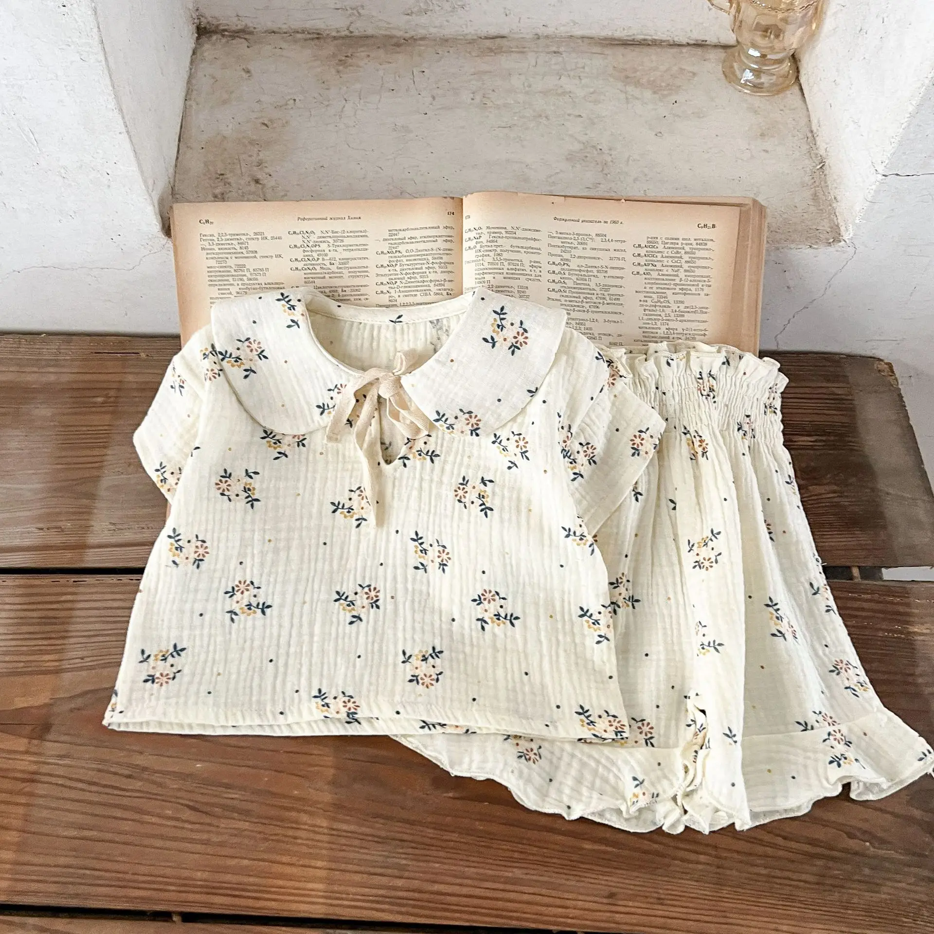 Description Picture 6 of item2025 Summer New Baby Girl Short Sleeve Clothes Set Infant Girl Floral Shirts + Shorts 2pcs Suit Cute Girls Toddler Outfits