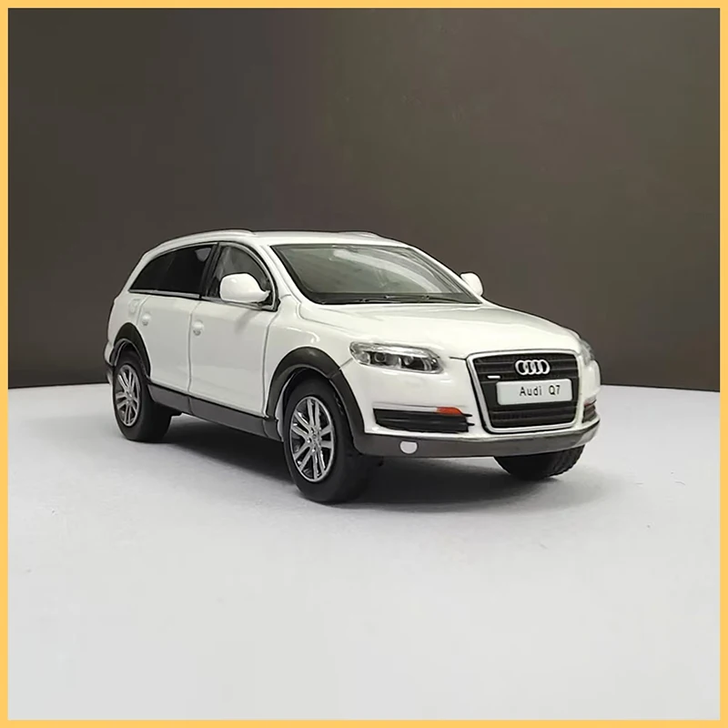 Diecast 1/64 Scale Audi Q7 Alloy Car Model Collectible Decoration Toy Gift