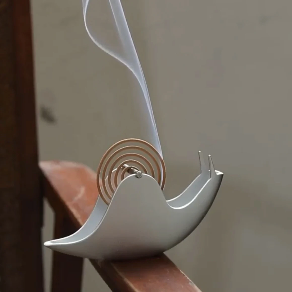 

2022 new creative snail mosquito incense plate mosquito incense rack a7374