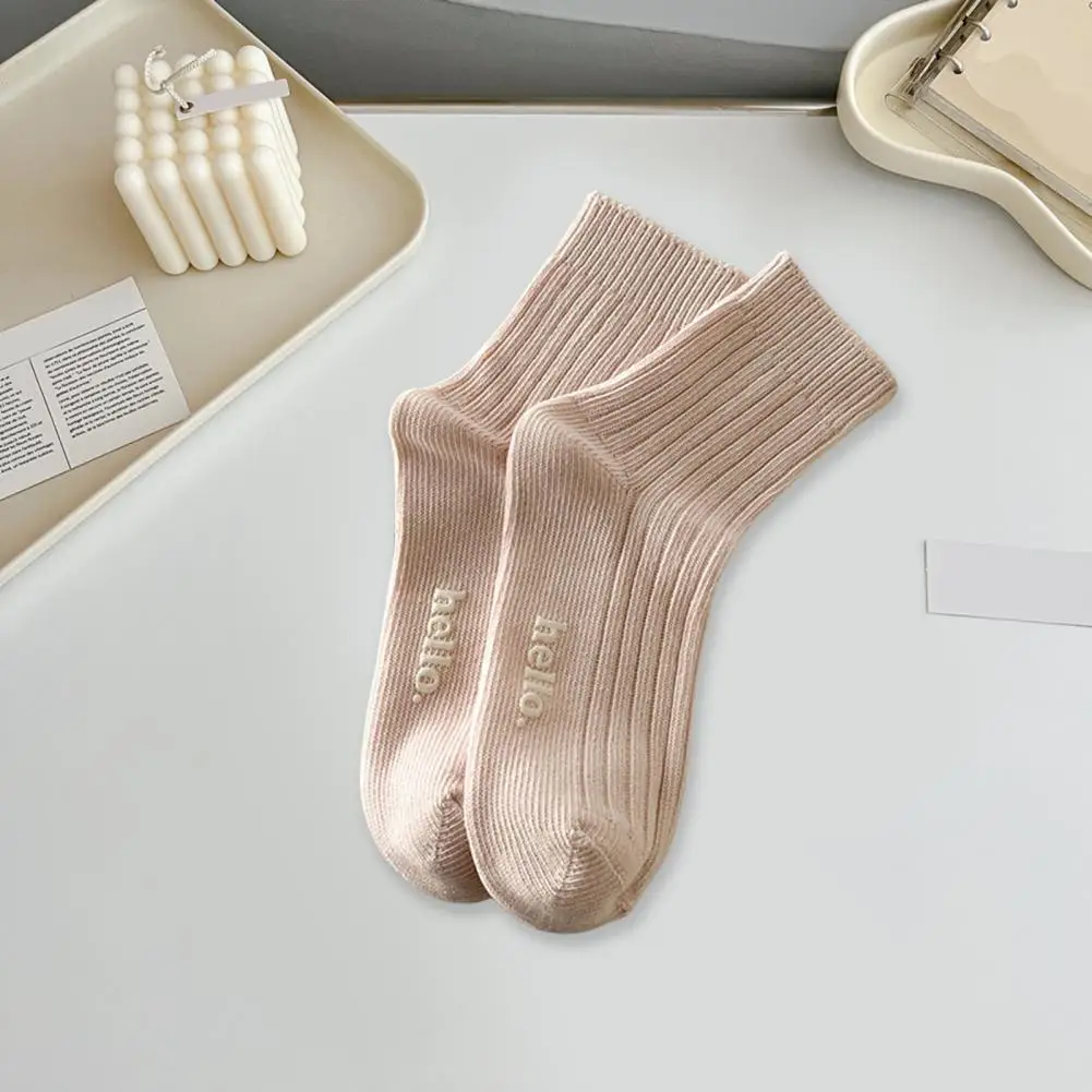 

Женские весенние яркие женские спортивные носки средней длины с противоскользящим украшением в виде букв для активного образа