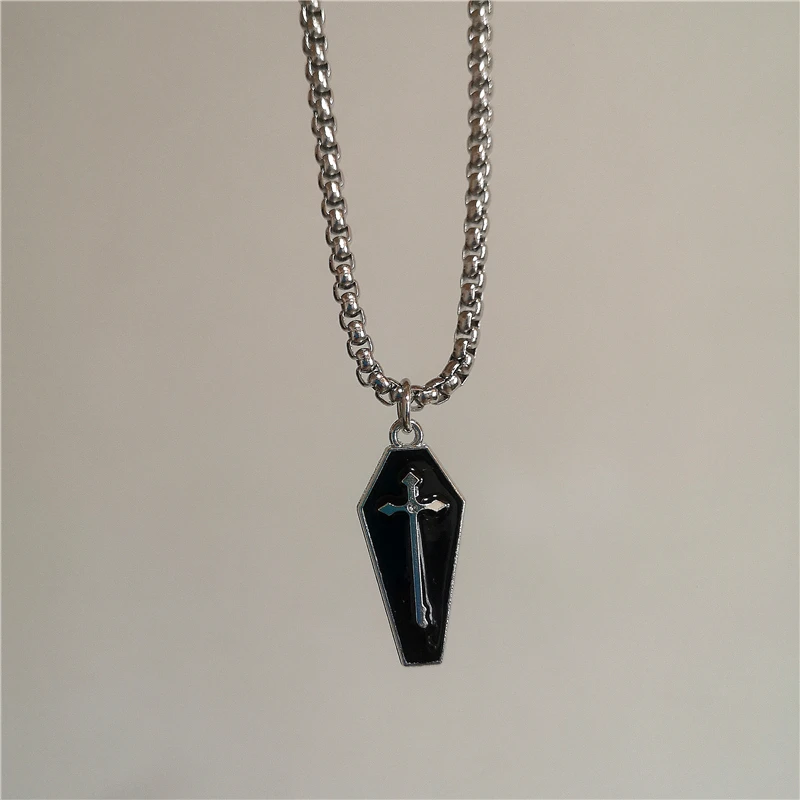 Gothic Fledermauskreuz-Anhänger mit dunklem Dornenherz und schwarzer Perlenkette, personalisierter Y2K-Halloween-Charm, Grunge-Schmuckgeschenk_voghion.com
