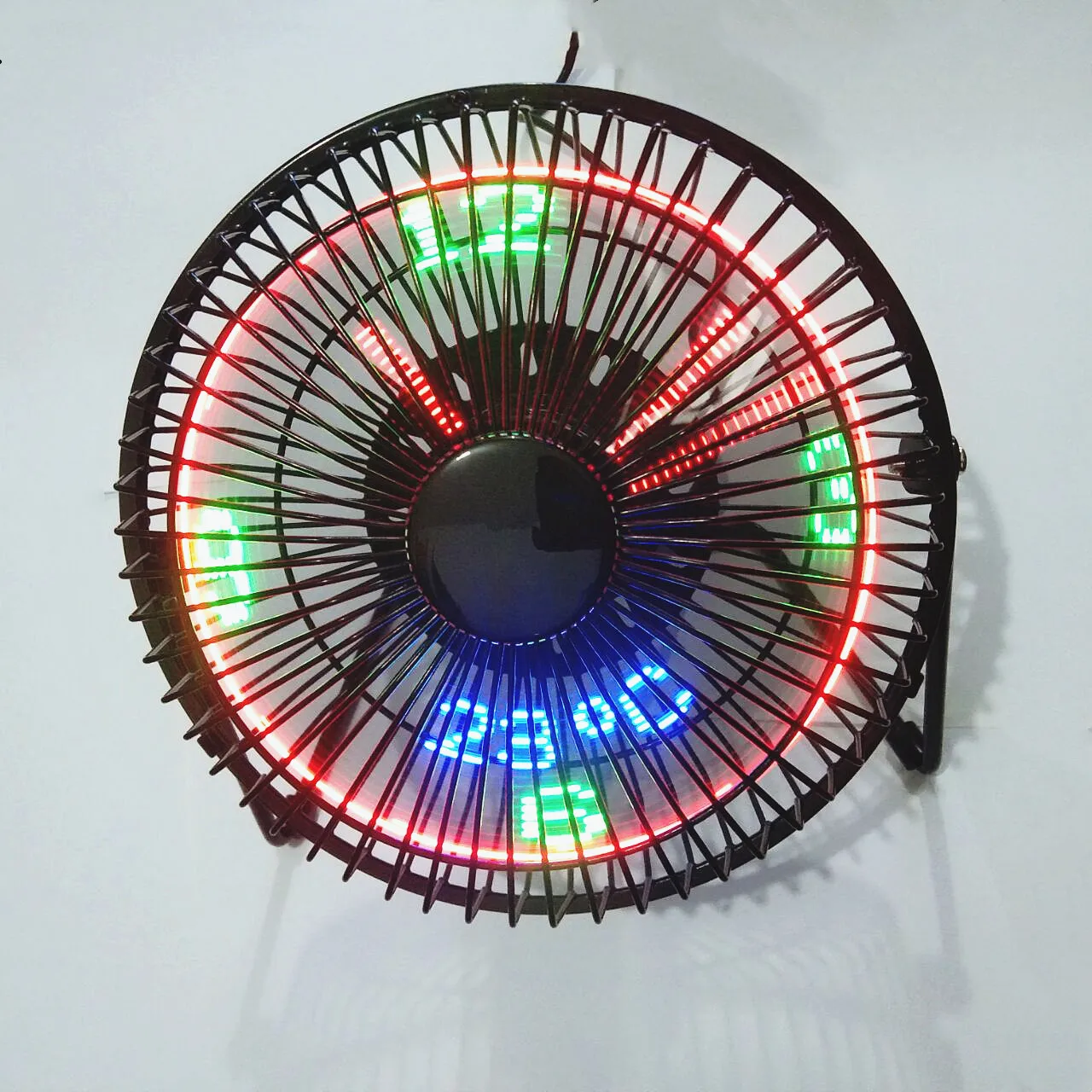 Small Mute Usb Fans DC 5V Real Clock Temperature Date Adjustable 6INCH Iron Art Desk Car Mini USB Gadgets Fan With Led Light
