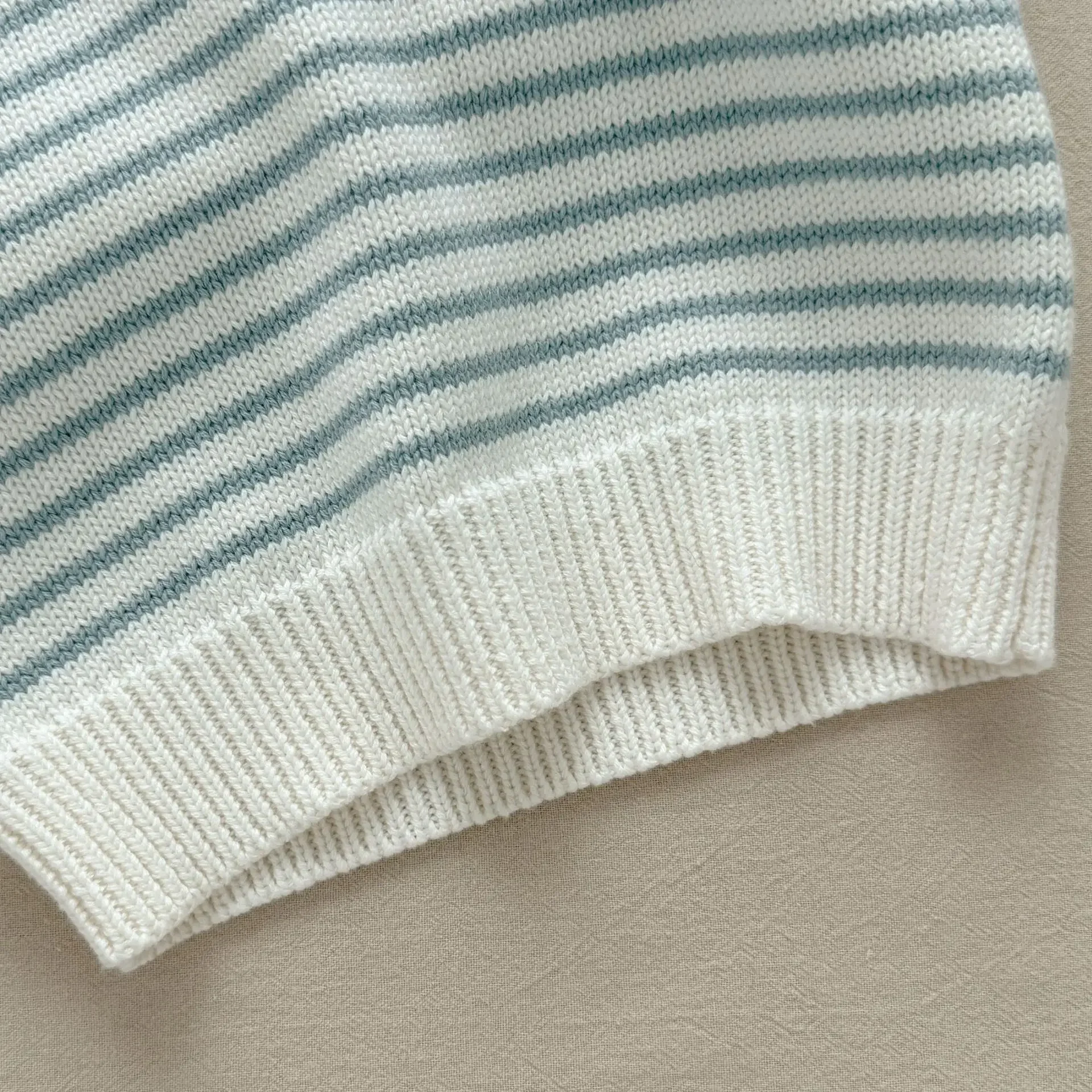 0-4세 여아용 줄무늬 민소매 스웨터 2026 봄  여아용 면 니트 조끼 부드러운 어린이 일상 레이어링 가을 풀오버 옷