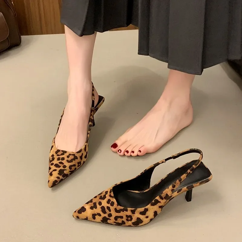 حذاء نسائي بكعب عالٍ صنادل الفهد مثير فستان جديد بمقدمة مدببة شباشب للحفلات موضة الصيف أنيقة مضخات Mujer Zapato
