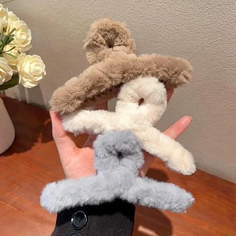 Hair Accessory Women Hair Claw Winter Faux Fur Hair Clip Elegant Acrylic Crab Barrette Hairpin Girl-Hair Accessory Furry Headwear Claw Clip