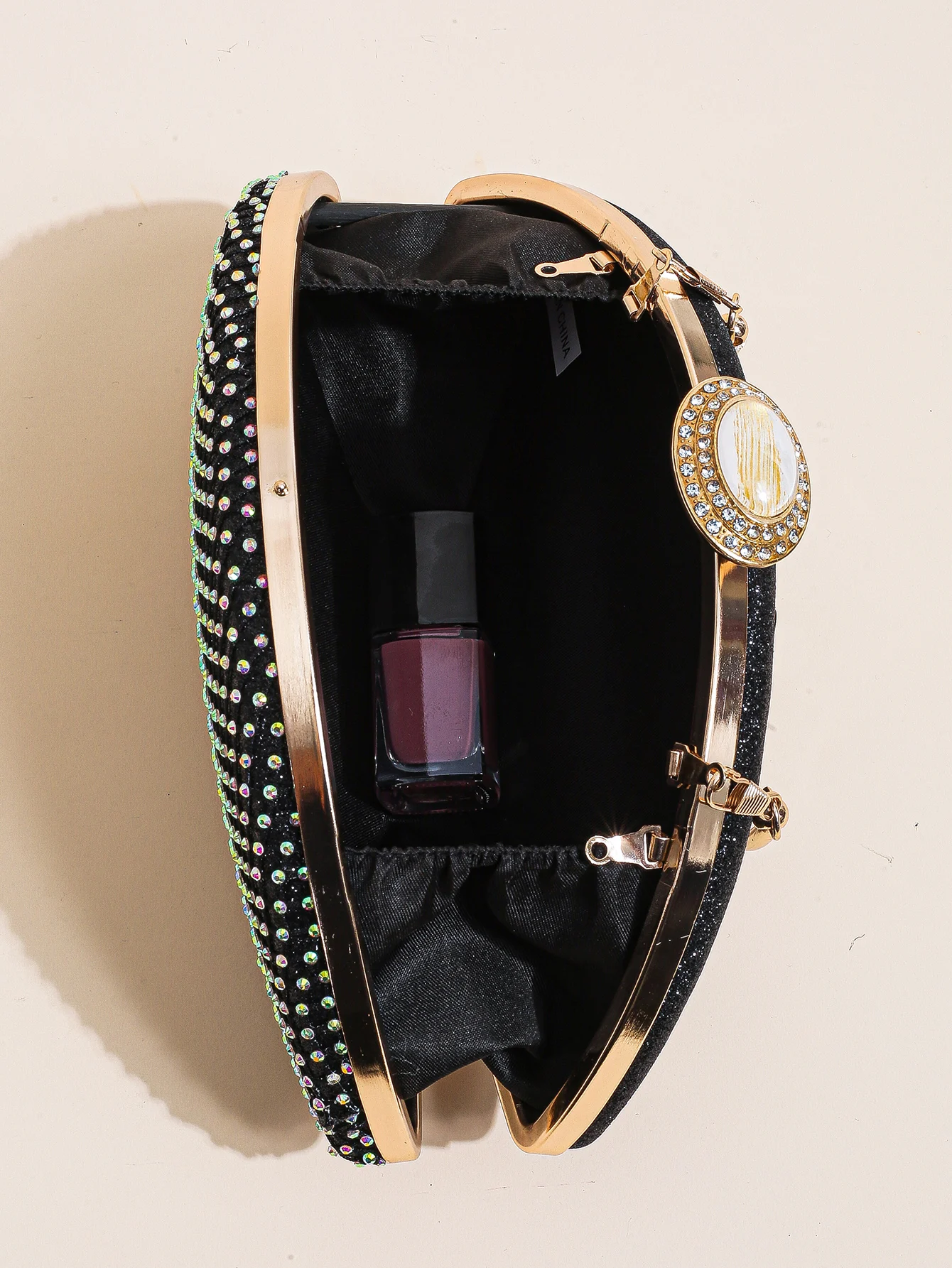 حقيبة عشاء بتصميم فريد من شبكة الألماس فائقة اللمع...