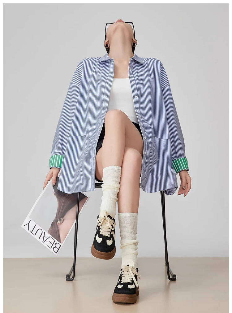 قميص مخطط كبير الحجم للنساء بأكمام طويلة فضفاض مناسب سترة علوية متوسطة الطول بأزرار سفلية ملابس غير رسمية موضة 2025