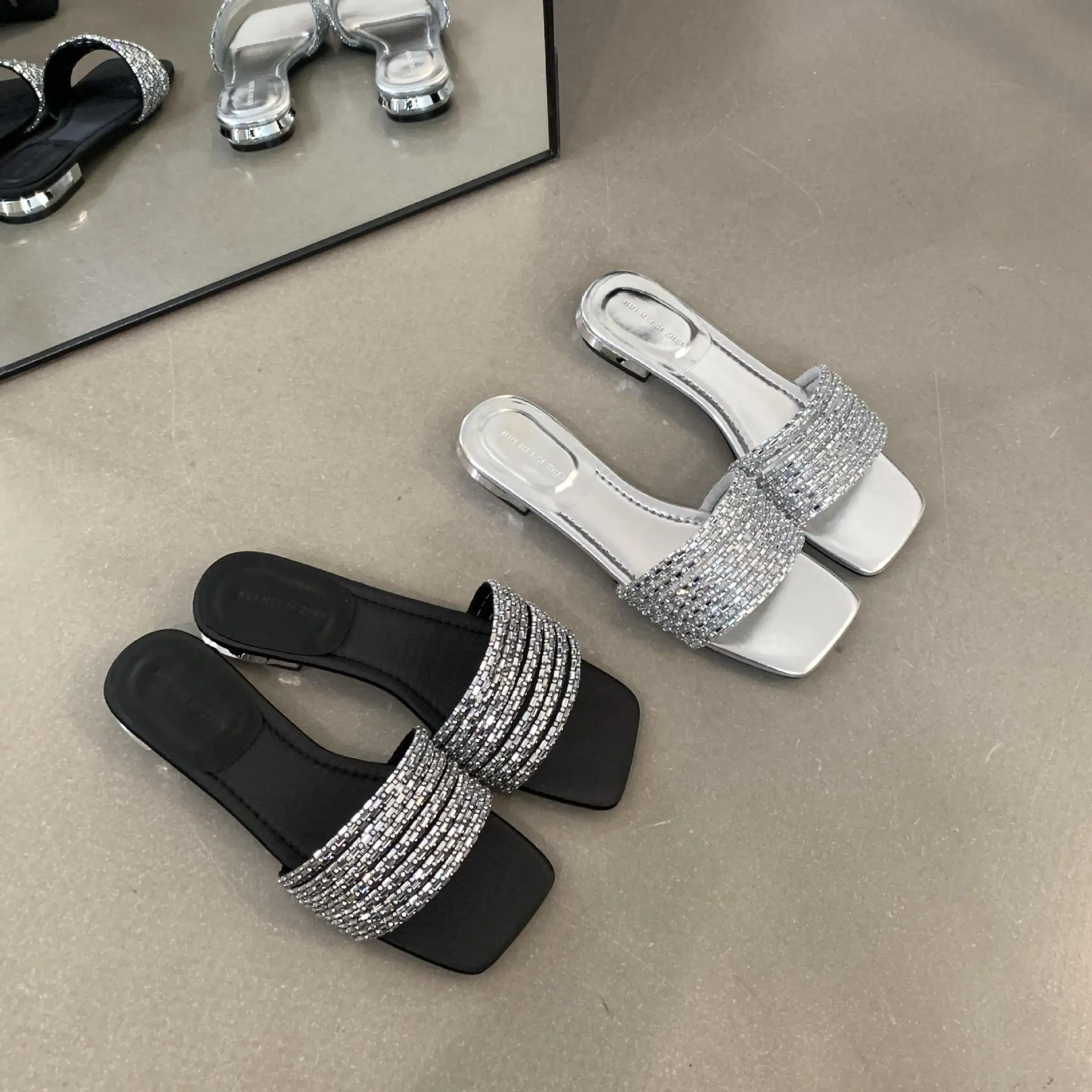 

Shoes Women Rubber Flip Flops Ladies' Slippers Cross-Tied Glitter Slides Low Pantofle Square Toe Fashion Soft Hawaiian Jelly 20