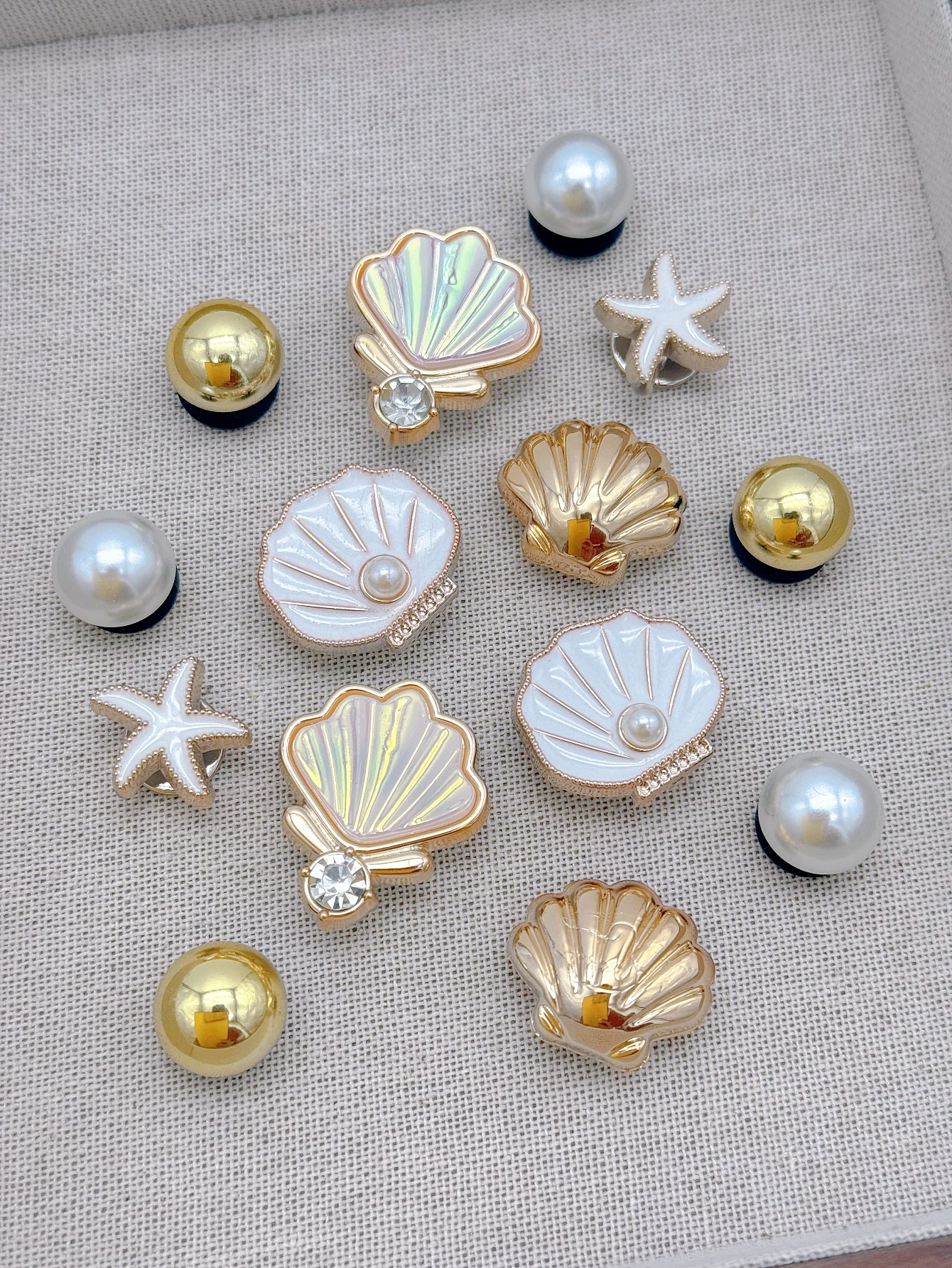 รูปสินค้า เปลือกหอยทองคำ 14 ชิ้น ตกแต่งรองเท้า DIY สวยหรู