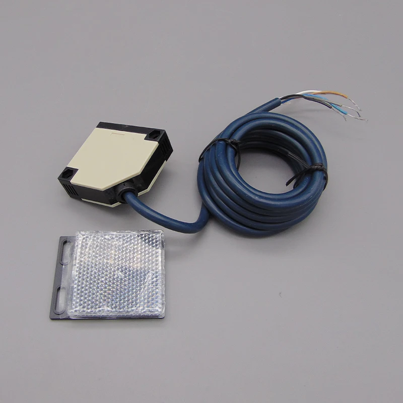 E3JK-R4M1 AC90 to 250V 4 meters with baffle with relay output AC220V