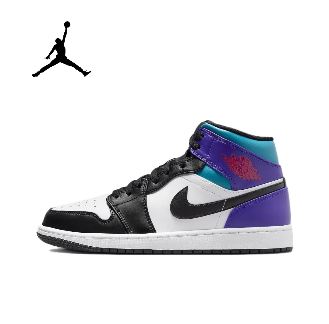 thumbnail image 1 of Zapatillas de baloncesto Nike Air Jordan 1 para hombre de corte medio, color blanco, 1 of 5