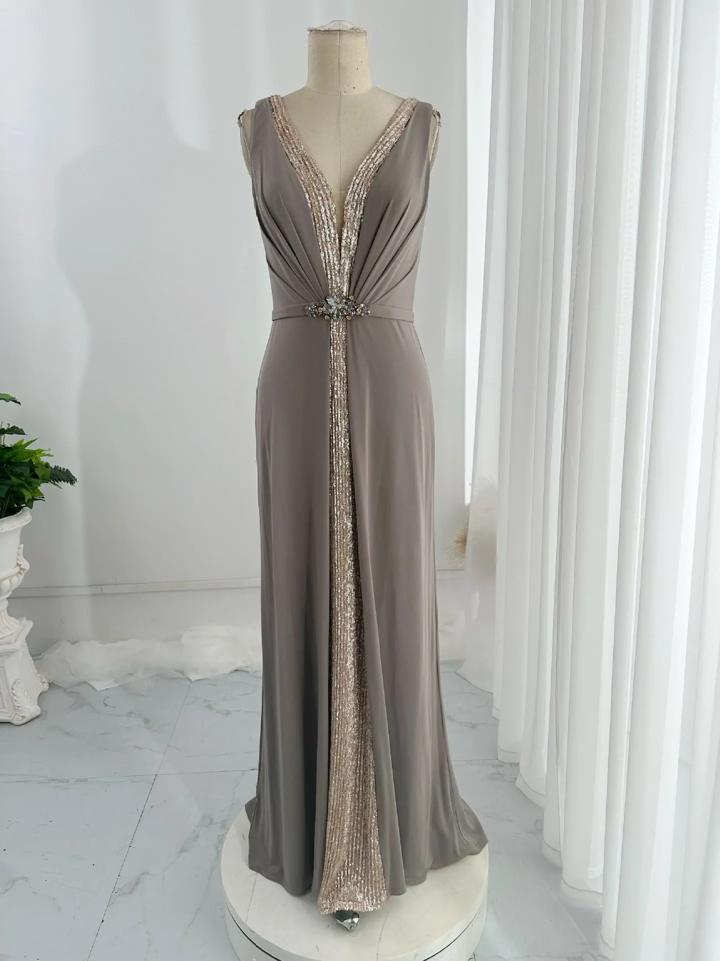 

Khaki Color Fashion Sexy Deep V -Neck Sleeveless Sequin Diamond Slim Evening Dress Skirt M1945
