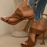 Chaussures Sexy pour femmes, nouvelles sandales européennes et américaines simples à talons hauts, grandes pantoufles à la mode, chaussures décontractées assorties avec tout, 2025 3