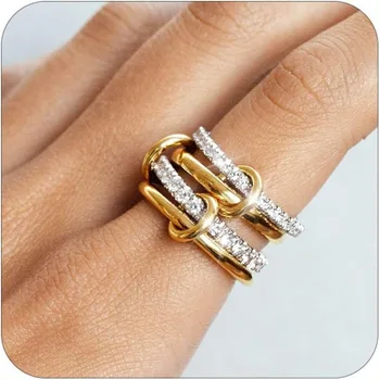 Un anello di gioielli in rame a quattro anelli bicolore di nicchia, ipoallergenico, stile Ins, artefatto impilabile, adatto per giovani donne