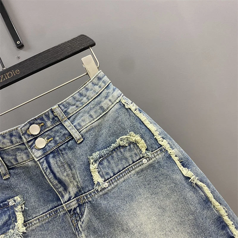 Retro denim skirt for women Spring/Summer 2024, high waisted and slim, design. A-line buttocks wrapped short skirt