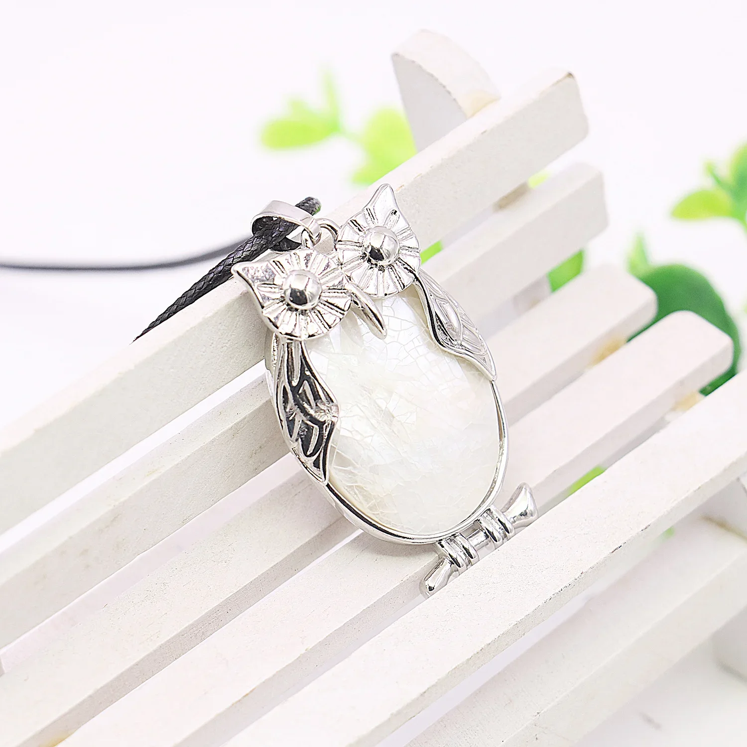 28x44mm Natural White Sea Shell Animal Necklace Pendant,Owl-shaped Alloy Pendant Design,Lucky DIY Jewelry Gifts for Women/men