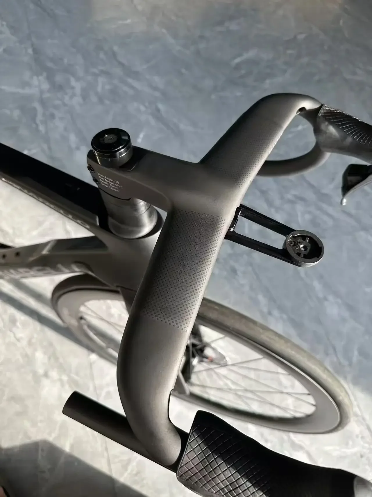 キャノンデール　Carbon One-Piece Handlebar 420mm Amazon.com: Cannondale System R-One Carbon One Piece