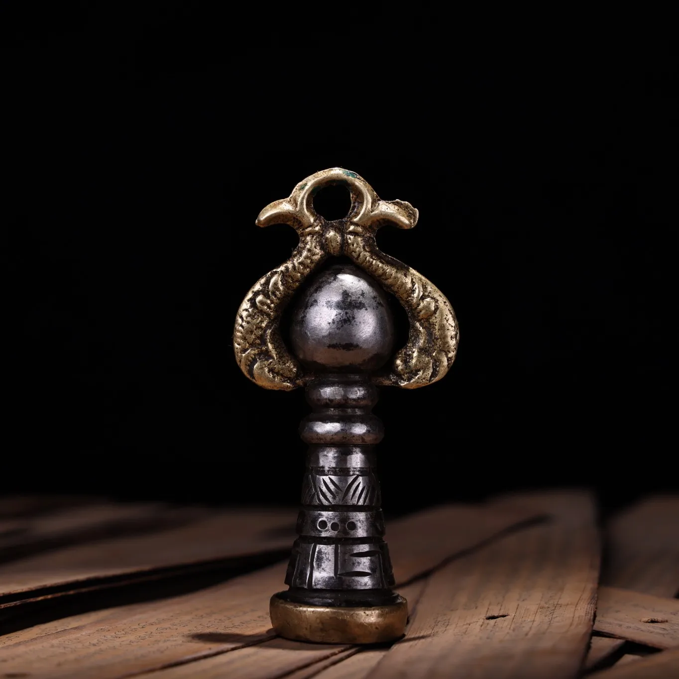 

3"Tibetan Temple Collection Old Tiantie Gilt Pisces animal pattern French seal pendant Amulet Buddhist utensils Town house