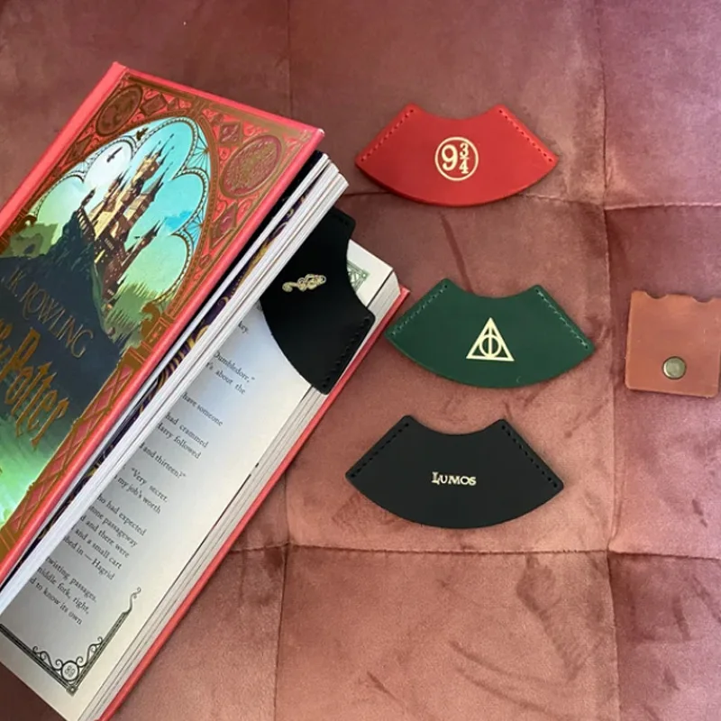 

Hogwarts Leather Bookmarks Harries Potter Movie Peripherals Learning Stationery Book Accessories Souvenirs Children's Toys Gifts