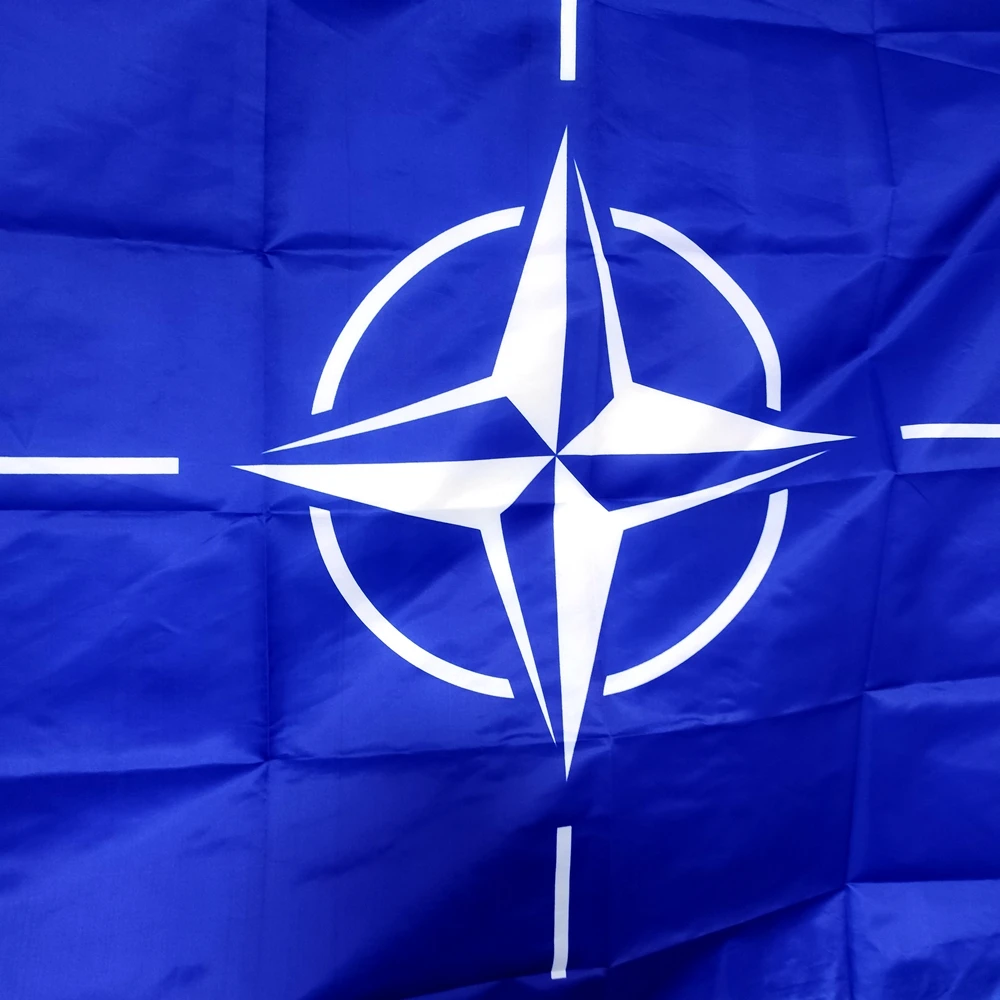 NATO-Flagge 90 x 150 cm – Strapazierfähiges Polyester-Banner für drinnen und draußen, wetterbeständig – Detail 3