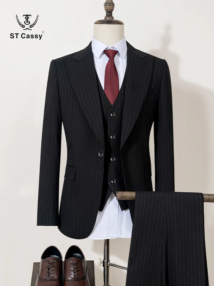 Ensemble 3 pièces (veste + gilet + pantalon) costume rayé noir coupe ajustée luxueux et élégant