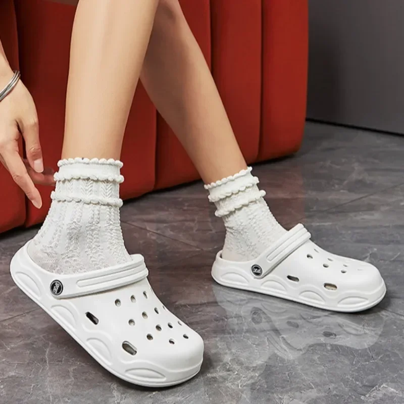 Couple models hole shoes female summer outside wear beach lightweight casual Baotou waterproof sandals slippers men waterproof sandals
