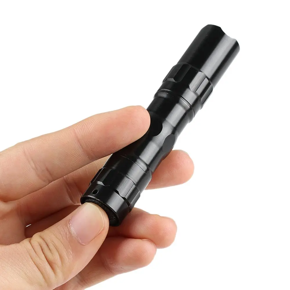 KombatUK Mini Taschenlampe LED 9 LEDs – Kleine Taktische Lampe In Schwarz, Mit Batterien KombatUK Mini Taschenlampe LED 9 LEDs – Kleine Taktische Lampe In Schwarz, Mit Batterien