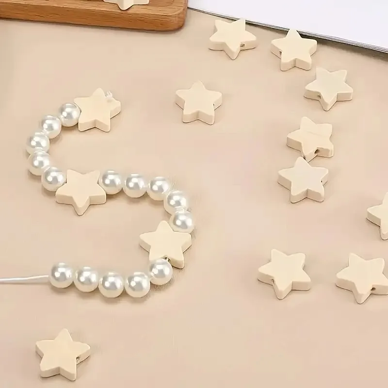 50Pcs 천연 나무 구슬 스타 하트 모양 미완성 나무 루즈 스페이서 구슬 공예용 구멍이 있는 DIY 쥬얼리 만들기
