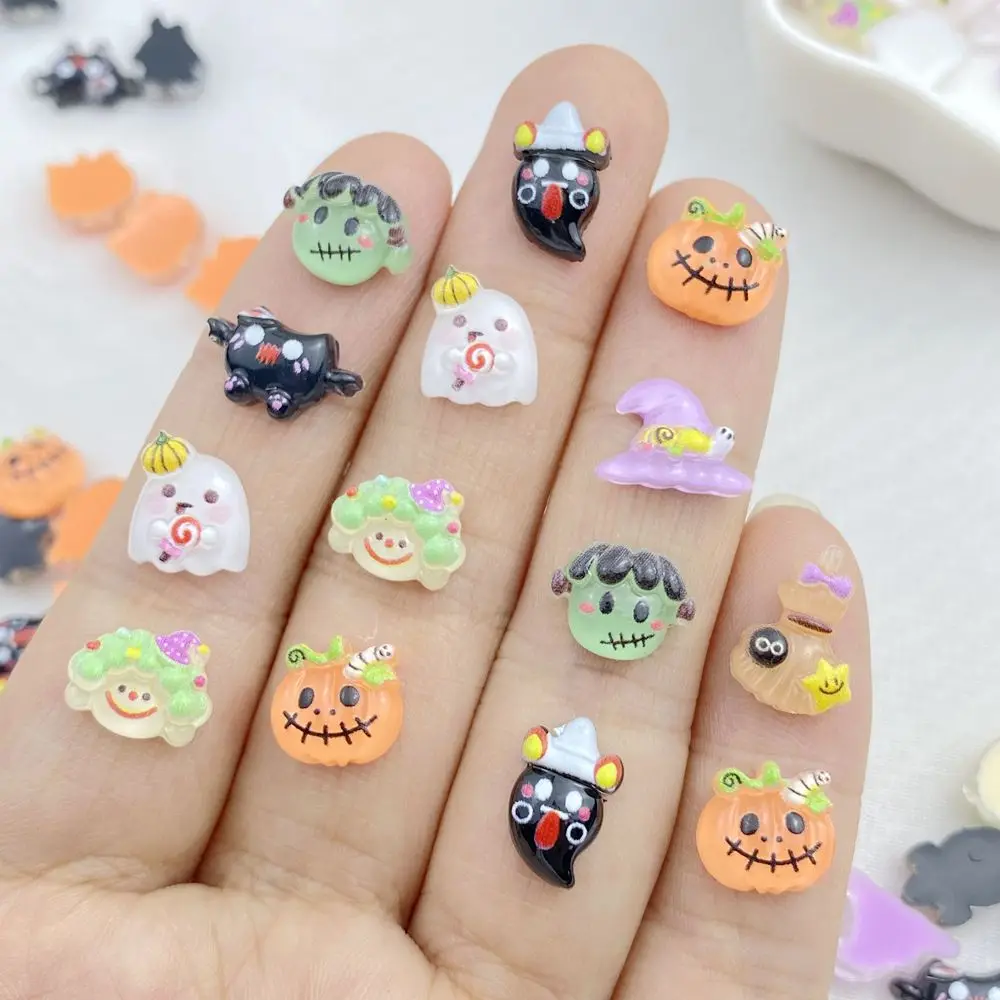 50 Stück neue niedliche Harz kleine Halloween-Kollektion Flat Back Ornament Schmuck machen Maniküre Haar bekleidung Zubehör