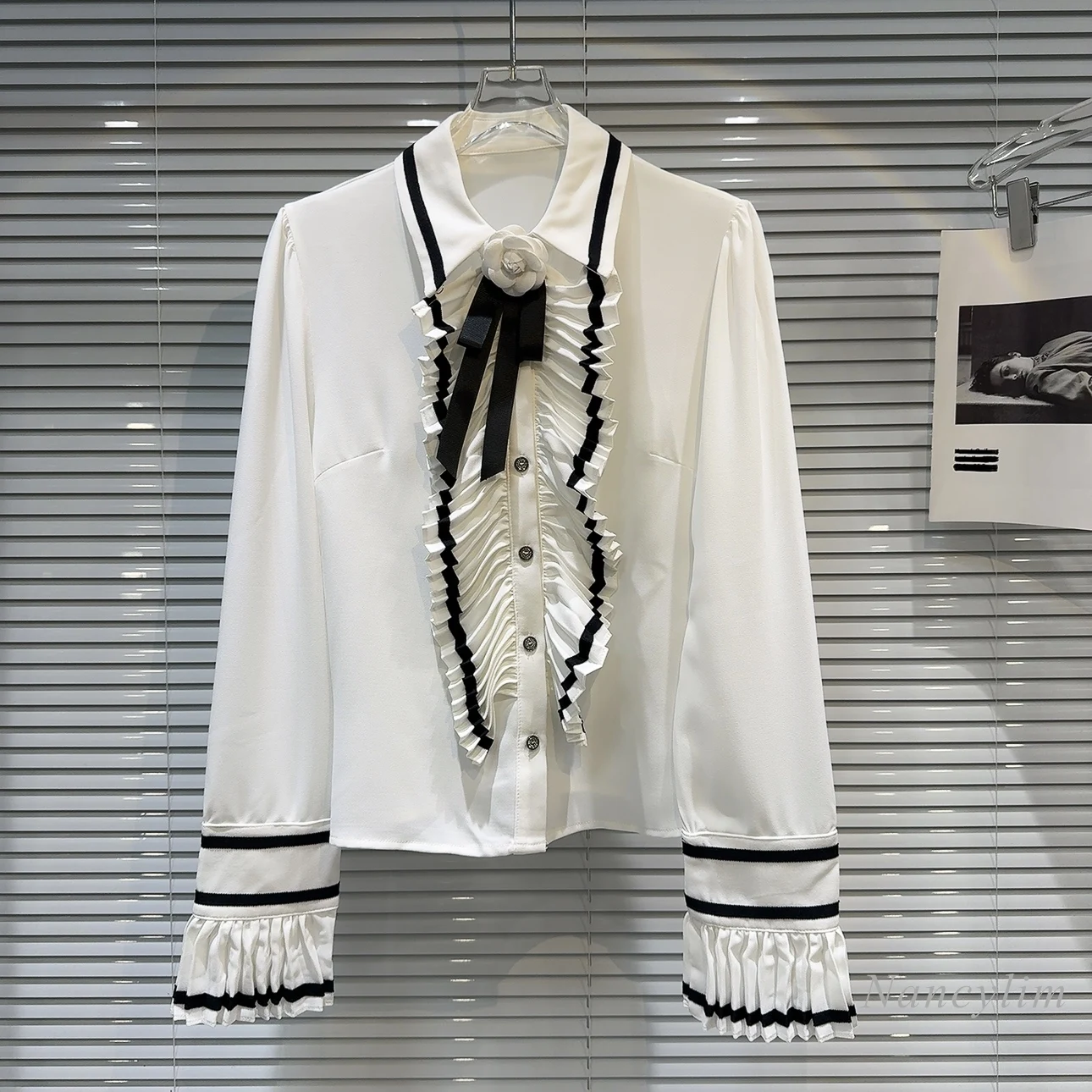 

2024 Summer New Classic Style Flower Bow Tie Design Pleated Lace Elegant Thin Shirt White Blouse for Women Long Sleeve Top