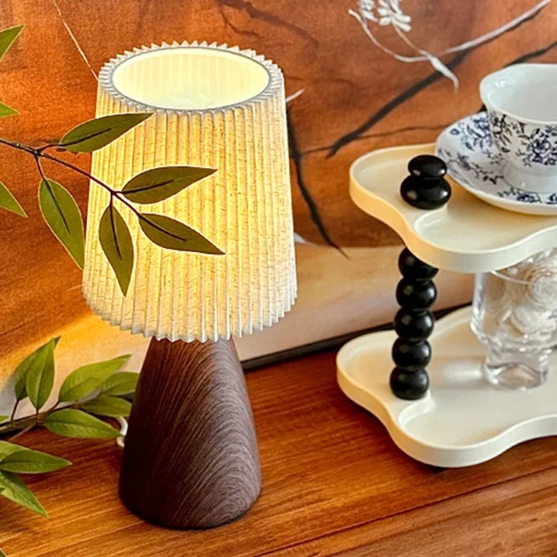 빈티지 LED Pleated 테이블 램프 패브릭 리넨 그늘 USB 디 밍이 가능한 책상 램프 홈 장식 거실 어린이 침실 밤 빛