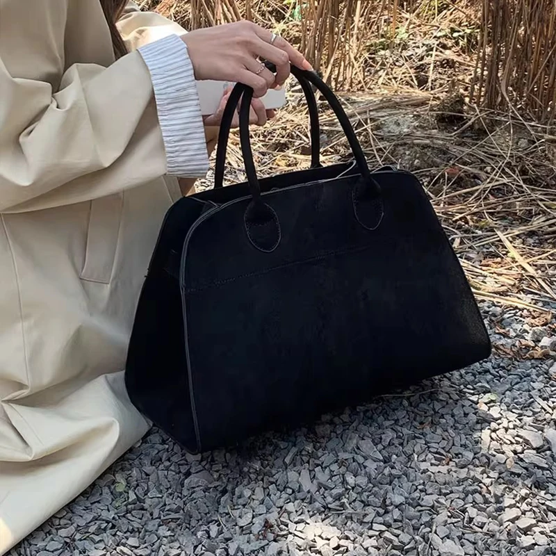 High-end Niche Design Handbags Outdoor Travel Bags Autumn and Winter New High-capacity Retro Commuter Handbags Ladies