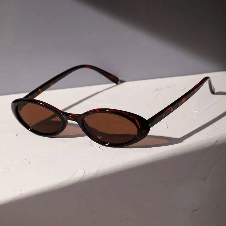 Chic Women's Retro Oval Sunglasses - Leopard Brown Fashion Shades