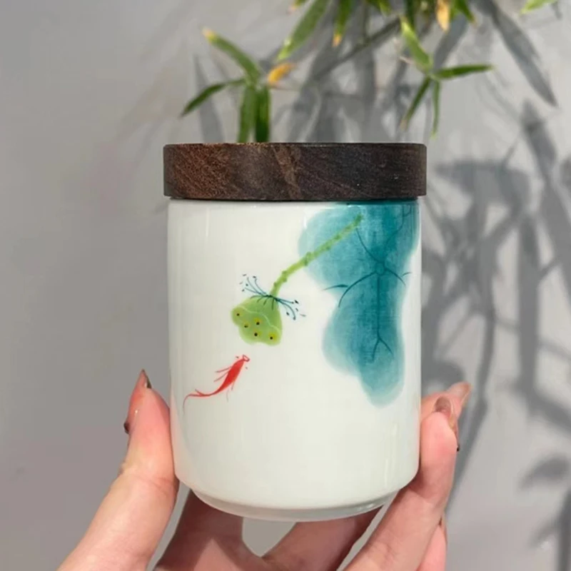 

Pure hand-painted lotus fish with wooden lid, mini tea can, household ceramic sealed can, portable tea warehouse storage