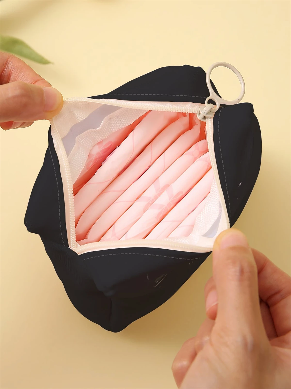 Cartoon pattern printed sanitary napkin storage bag, women's lightweight tissue bag, sanitary tissue bag