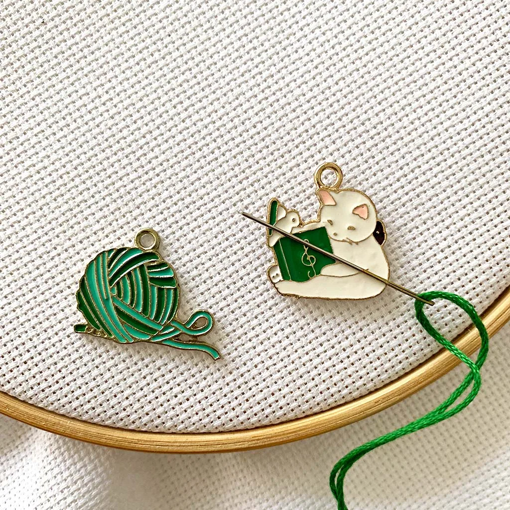 Description Picture 4 of itemPack of 2 Magnetic Needle Minders Sewing Magnet Cat Bus Bike Needle Keeper Embroidery Accessories Needle Holders Sewing Tool