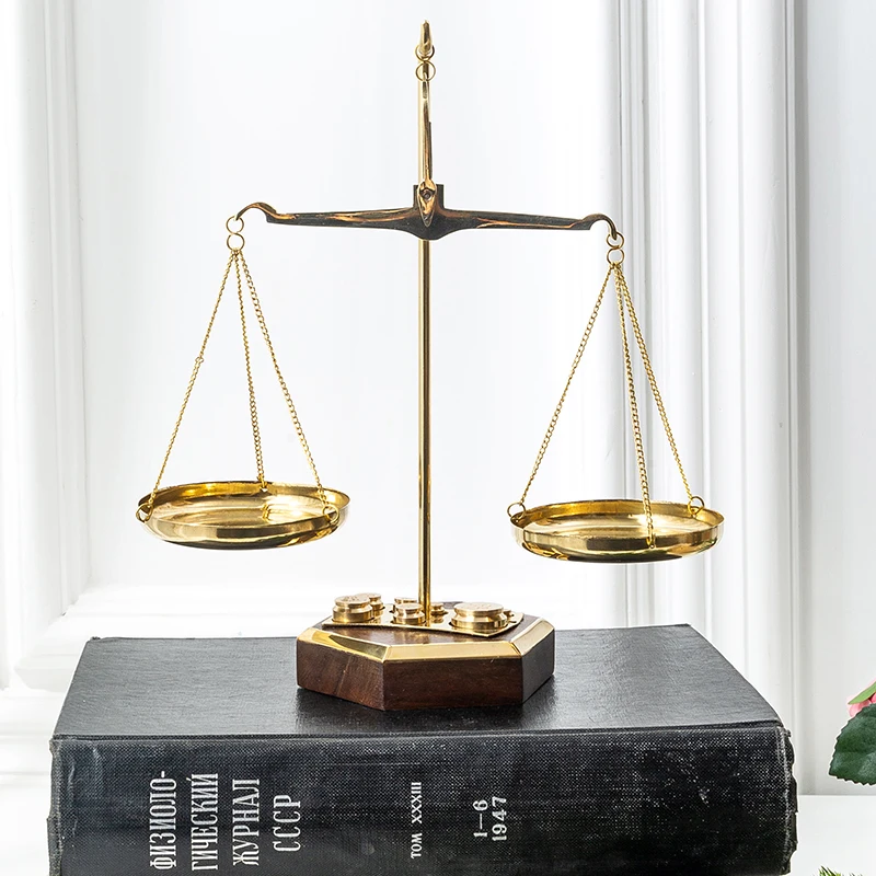 

Free shipping Imported Brass Exquisite Golden Balance Scale High-End Lawyer Club Study Lucky Gift Decoration