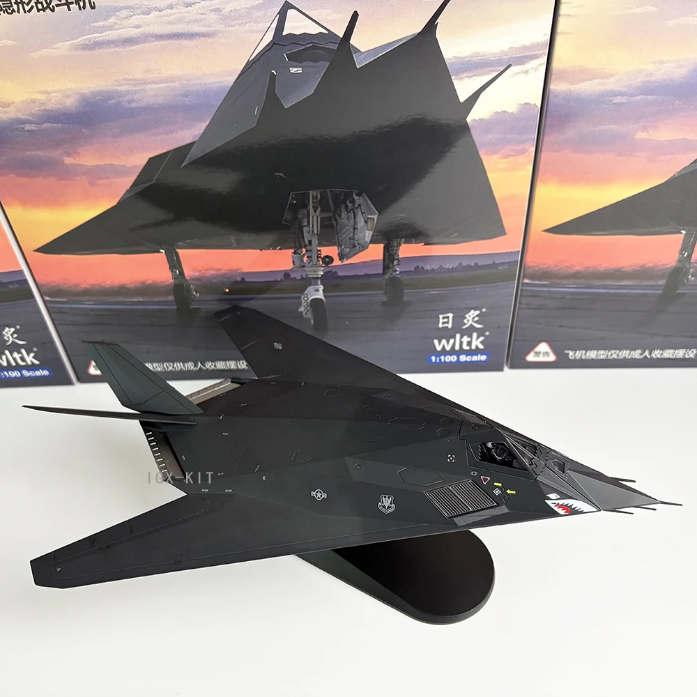 トランペッターF117A Nighthawk プラモデル  1/32スケール Amazon.com: Trumpeter 1/32 F117A Nighthawk Aircraft Model