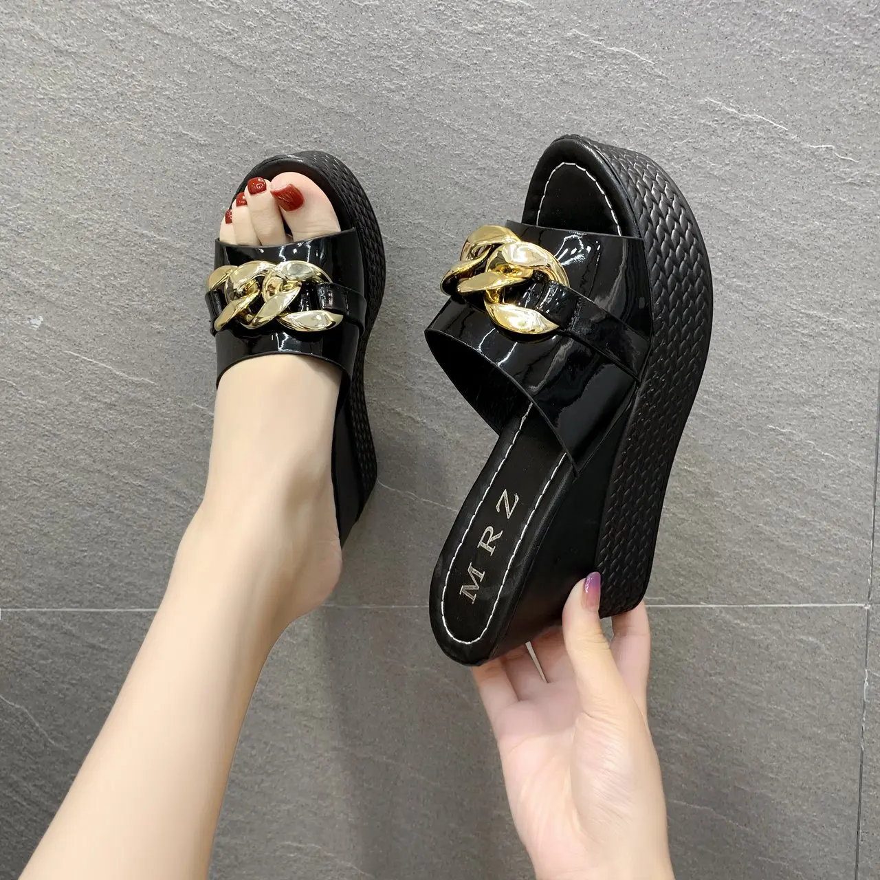 Slippers for Women Summer  Outdoor Platform Wedges Slides Ladies Chain High Heels Leisure Beach Slippers Chunky Sandals
