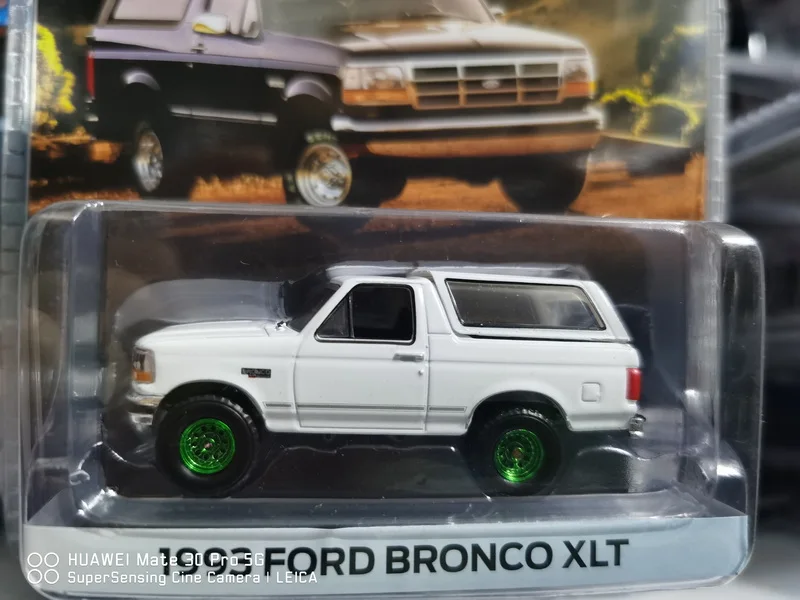 

GreenLight 1/64 1993 Ford Bronco Collector Edition Metal Diecast Model Toy Gift