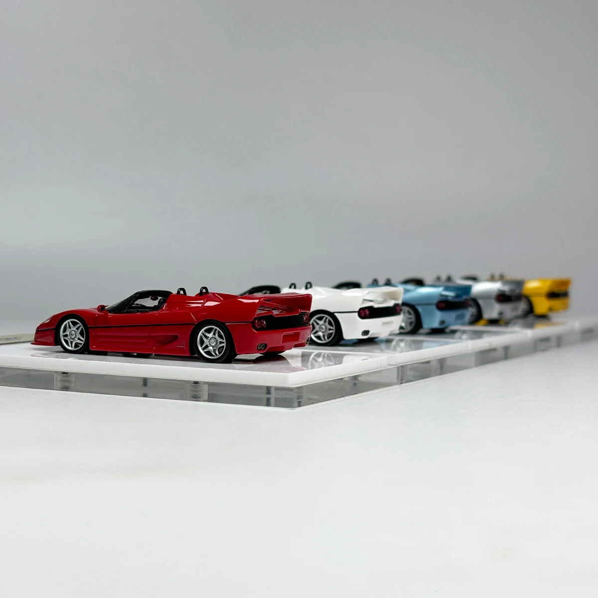 dmh製 1/64 F50 DMH 1:64 F50 Hardtop Sports Car Simulation Resin Car