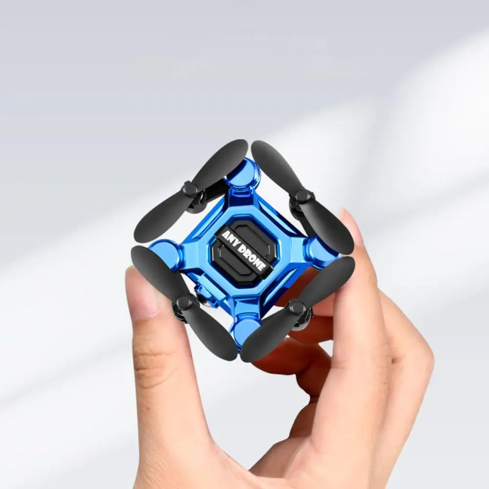 طائرة بلاستيكية صغيرة تعمل بالتحكم عن بعد كوادكوبتر تحلق دوران التحكم عن بعد بدون طيار قابلة للشحن مع الكاميرا