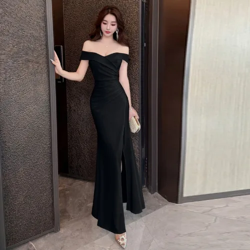 فستان أسود أوف شولدر بقصة أنثوية فاخرة