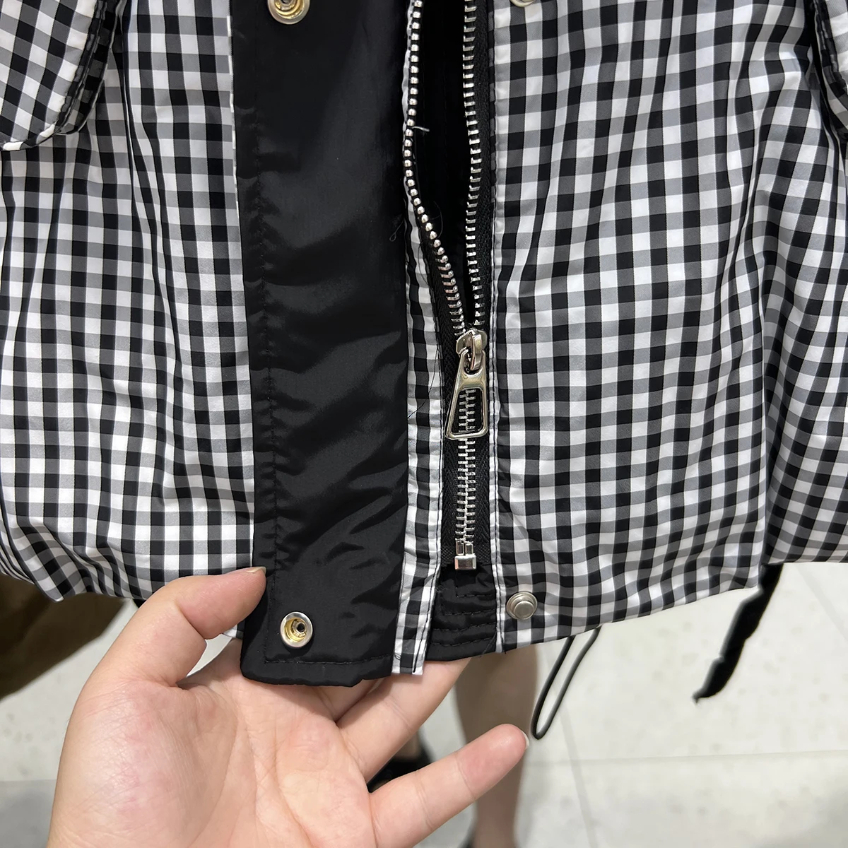 New Women\'s Short Down Jacket Fashion Black White Plaid Korean Version Diagonal Pockets loose Stand Collar White Duck Down Jacke