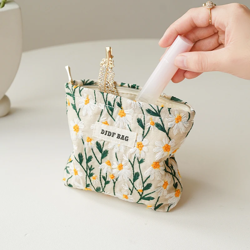 White Embroidery Daisy Women's Makeup Bag Portable Coin Purse Key Case Cosmetics Lipstick Storage Bag Commuter Liner Bag Ins 4