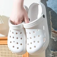 Fashion Women Slippers New Summer Slippers Outdoor Beach Slippers Classic Soft Men Garden Slippers Home Men Clogs Slippers 5