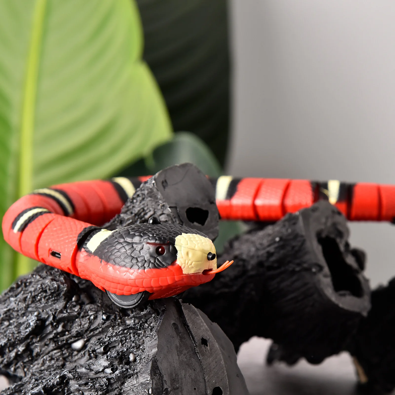 Smart Sensing Interactive Cat Toys Automatic Eletronic Snake Cat Teasering Play Toy USB Rechargeable Kitten Toy For Pet Cats Dog