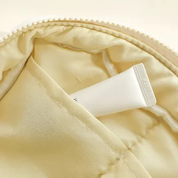 Borsa da viaggio trapuntata per trucchi, pochette cosmetica quadrata imbottita, borsa portaoggetti morbida di grande capacità per prodotti skincare, organizer multiuso